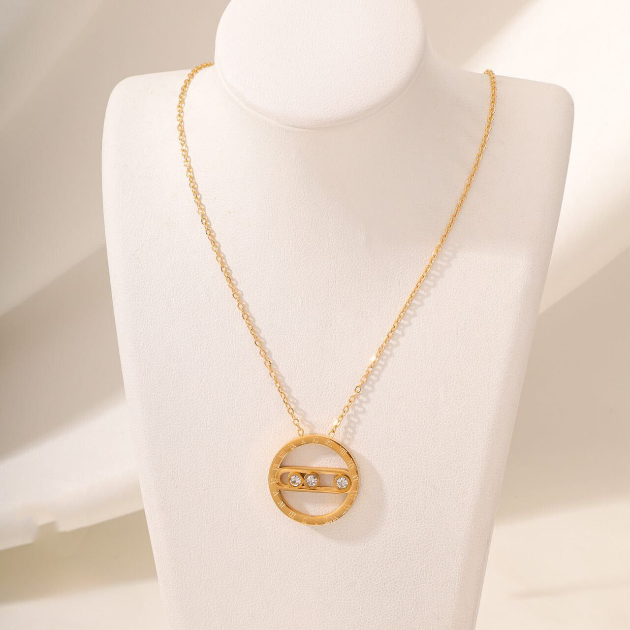 Crystal Circle Pendant Necklace NCK-008