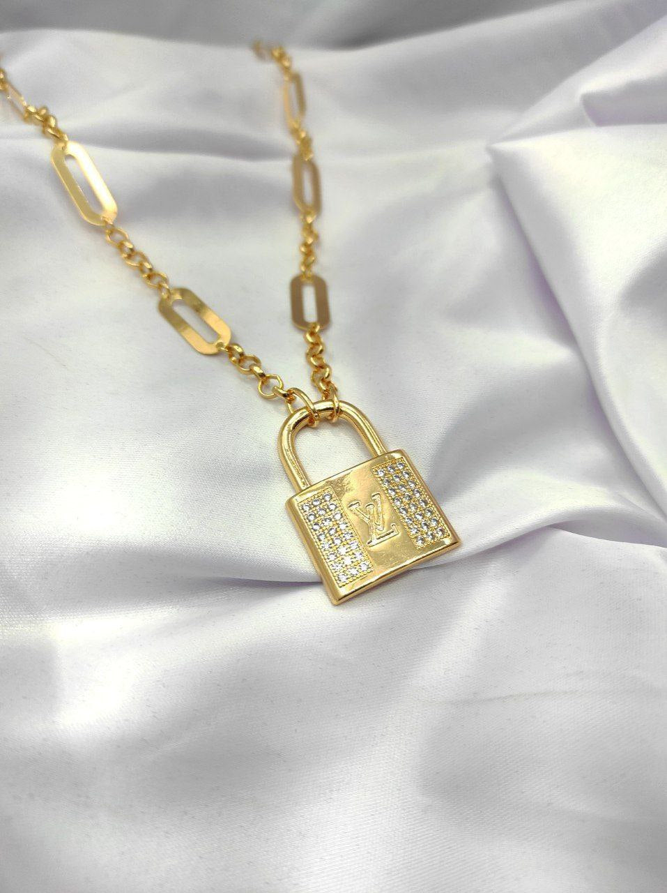 Crystal Lock Chain Necklace NCK-016