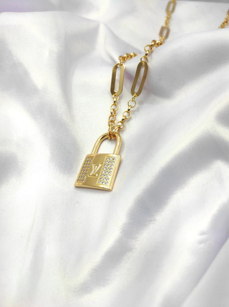 Crystal Lock Chain Necklace NCK-016